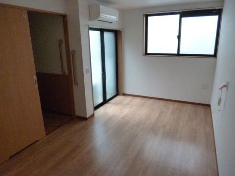 居室は基本的な水廻りが完備されているので、入居者様が居室で主体的な生活を送れるようになっている。プライバシーがしっかり確保されている。