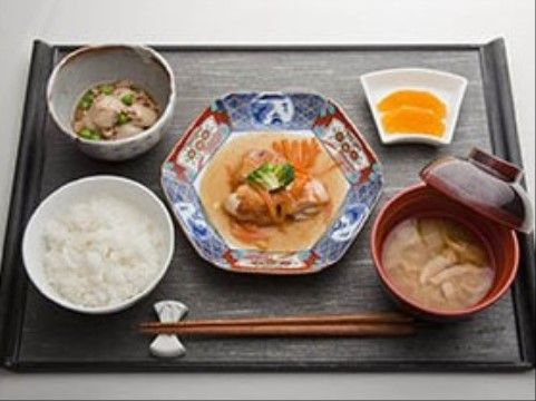 「アイリスガーデン用賀」の食事。栄養バランスが取れている。日替わり。
