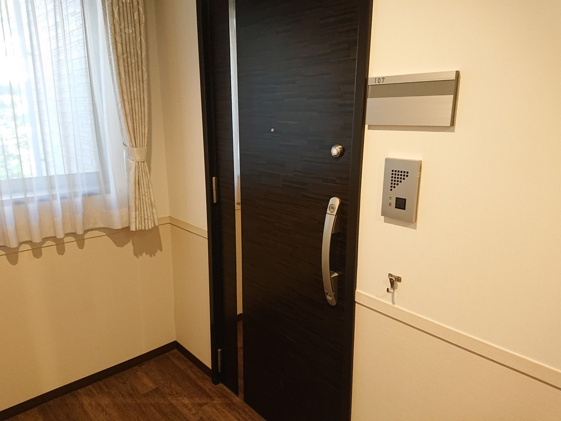 落ち着いた雰囲気の入口