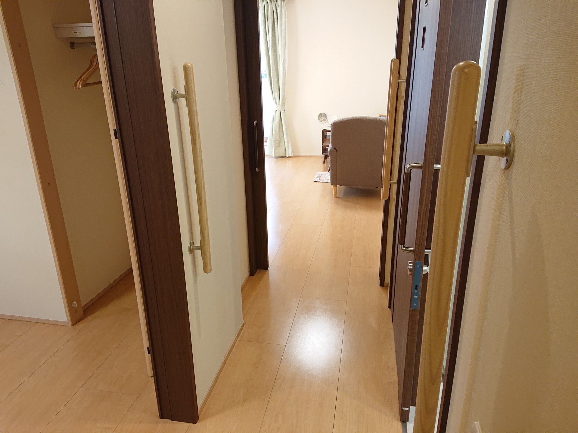 明るい廊下の一角