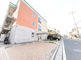 静かな住宅街にある施設外観