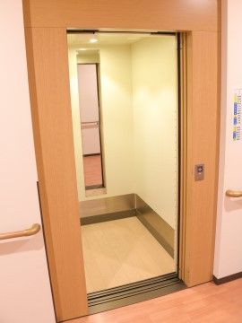 「あっとほ～む香椎下原」のエレベーター。エレベーターを完備している。