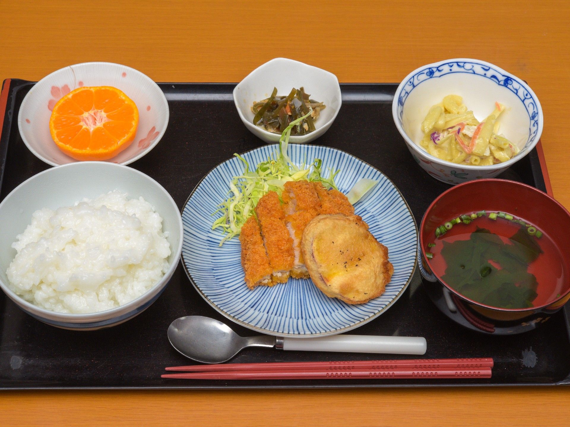 あっとほ～む井尻の食事。毎日飽きない、豊富なメニュー・献立を日々作成しております。一年を楽しみながらお食事ください。