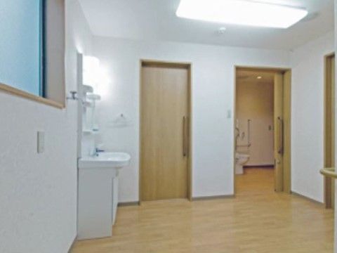 「あっとほ～む井尻Ⅱ」のトイレ。トイレや収納クローゼットに、扉の仕切りを設けている。