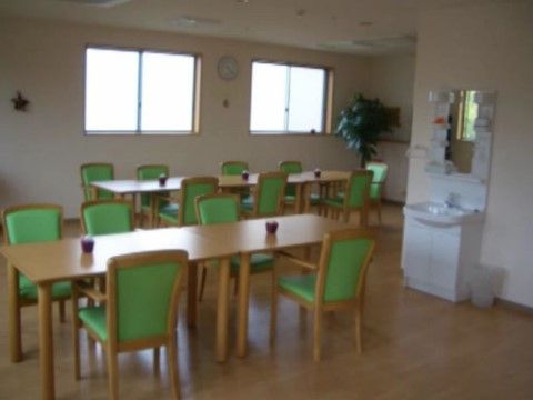 「あっとほ～む井尻Ⅱ」のリビング。お食事を行う食堂スペースにもなっている。