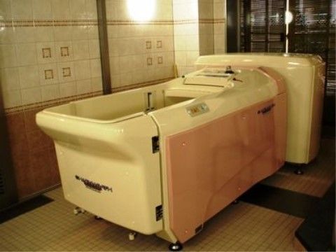 様々な入居者様のお体の状況に対応できるよう設置された機械浴装置