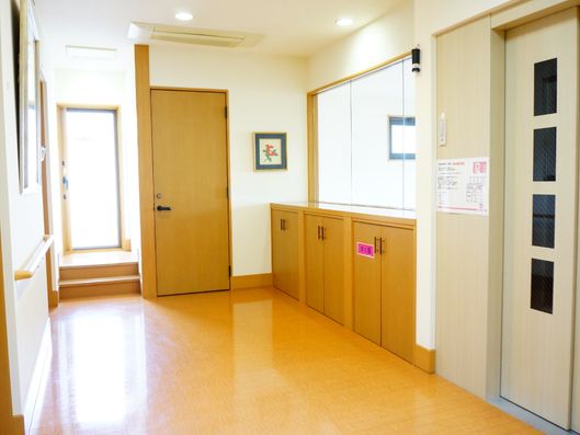 エレベーター前