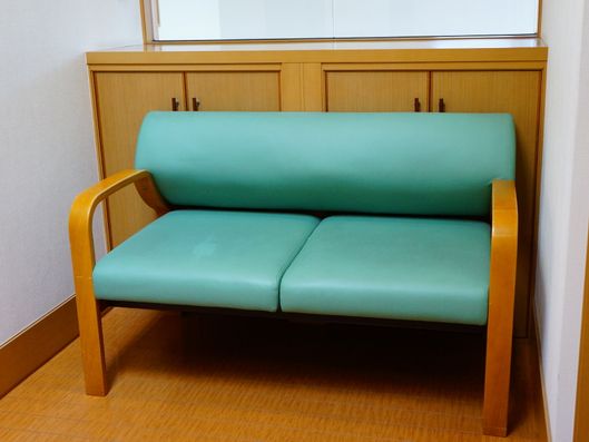 アーム付きソファ