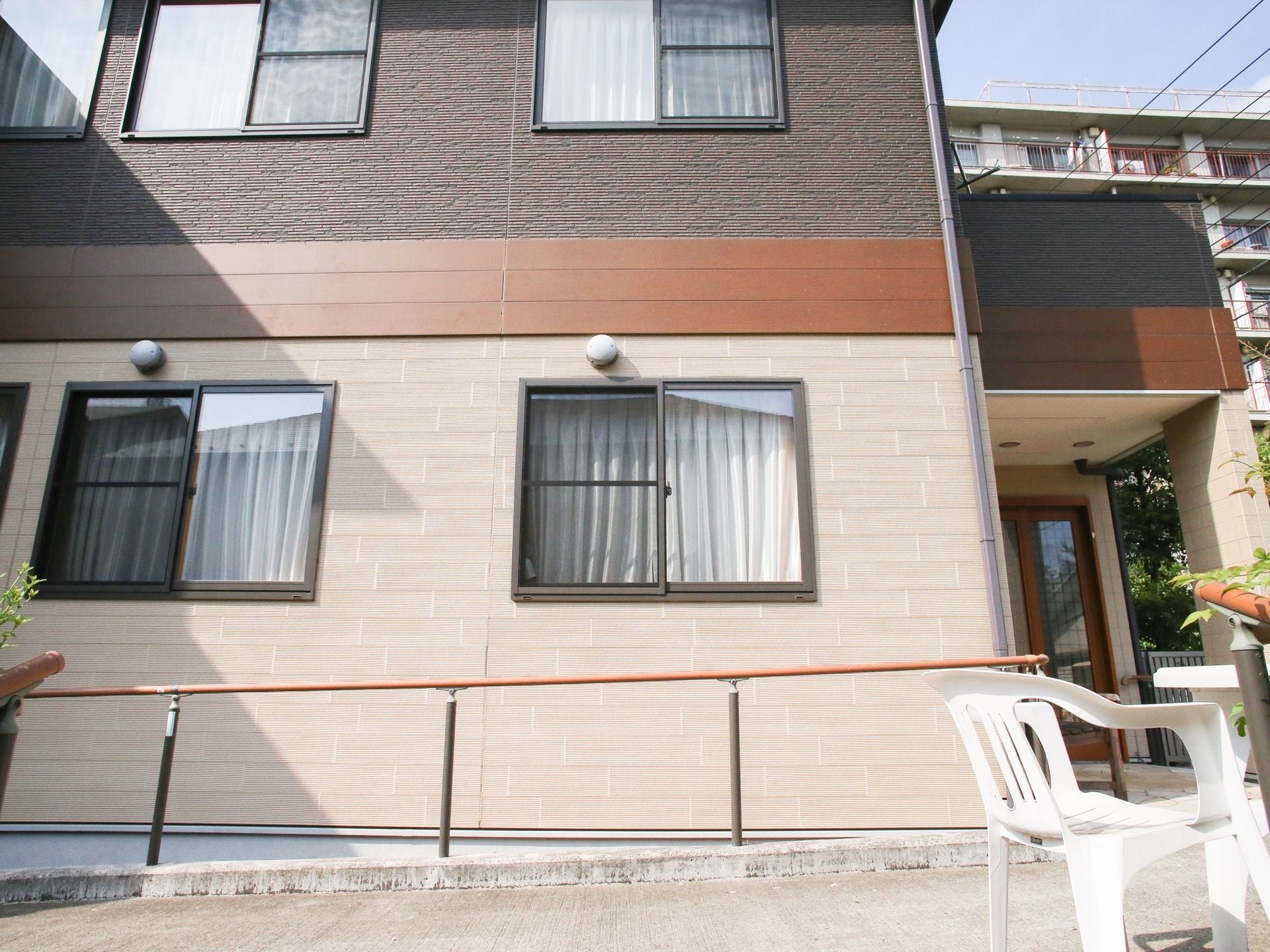 木造２階建てのグループホームである。家庭的ないきいきとした生活を送ることで、認知症の症状の緩和につながるよう努めている。