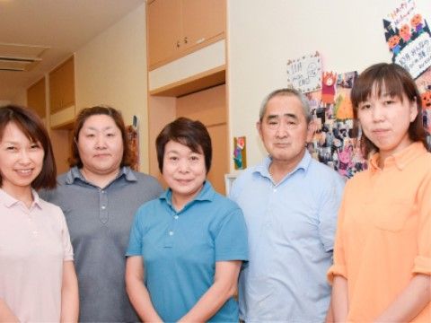 働く介護スタッフ