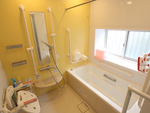 ゆったりとした浴室