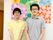 壁に貼られたペーパークラフトの前で写真に納まる2名の男性スタッフの画像。日々、利用者さんたちが充実した日々を過ごせるように頑張っています。