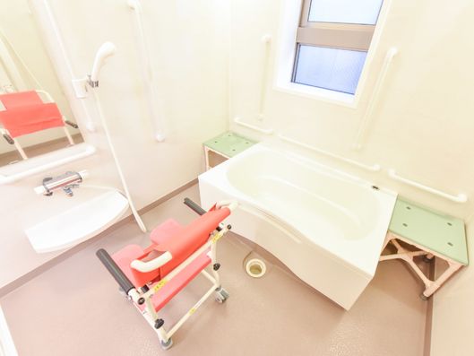 安全性を感じる介護用浴室