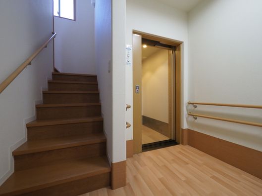 階段とエレベーター