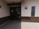 広々とした屋外通路