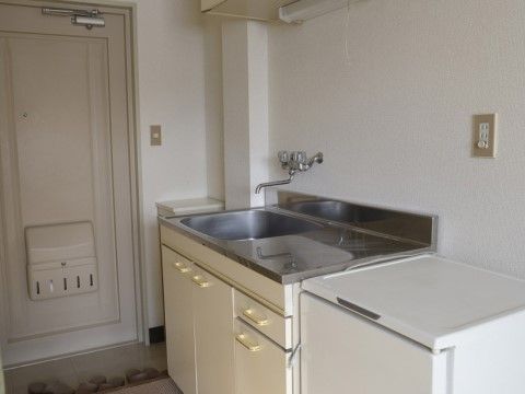 キッチンが設置された居室