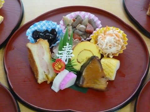 「ライフハーモニー堺なかもず」のお食事。季節のイベントに合わせたお食事も提供している。
