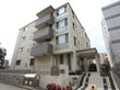 ベージュを基調とした先進的なデザインをしている。静かな場所に建てられているので、快適に過ごすことができる。