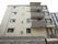 ４階建ての鉄骨造りの建物である。壁はベージュ系で、突き出たベランダの部分のみがうすいグレーになっている。