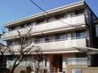 3階建ての高齢者住宅の外観