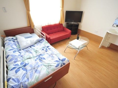 家族や友人が訪ねてきた時にも使用出来るソファーが常設された居住スペース
