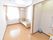 居室にあるトイレの出入り口はアコーディオンカーテンで仕切ることができる。車椅子をご利用の方もアクセスが容易である。