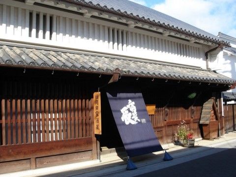 酒造の街ということもあり施設の周りには風情があるものが多く並んでいて、和の雰囲気が入居者様を落ち着かせる。