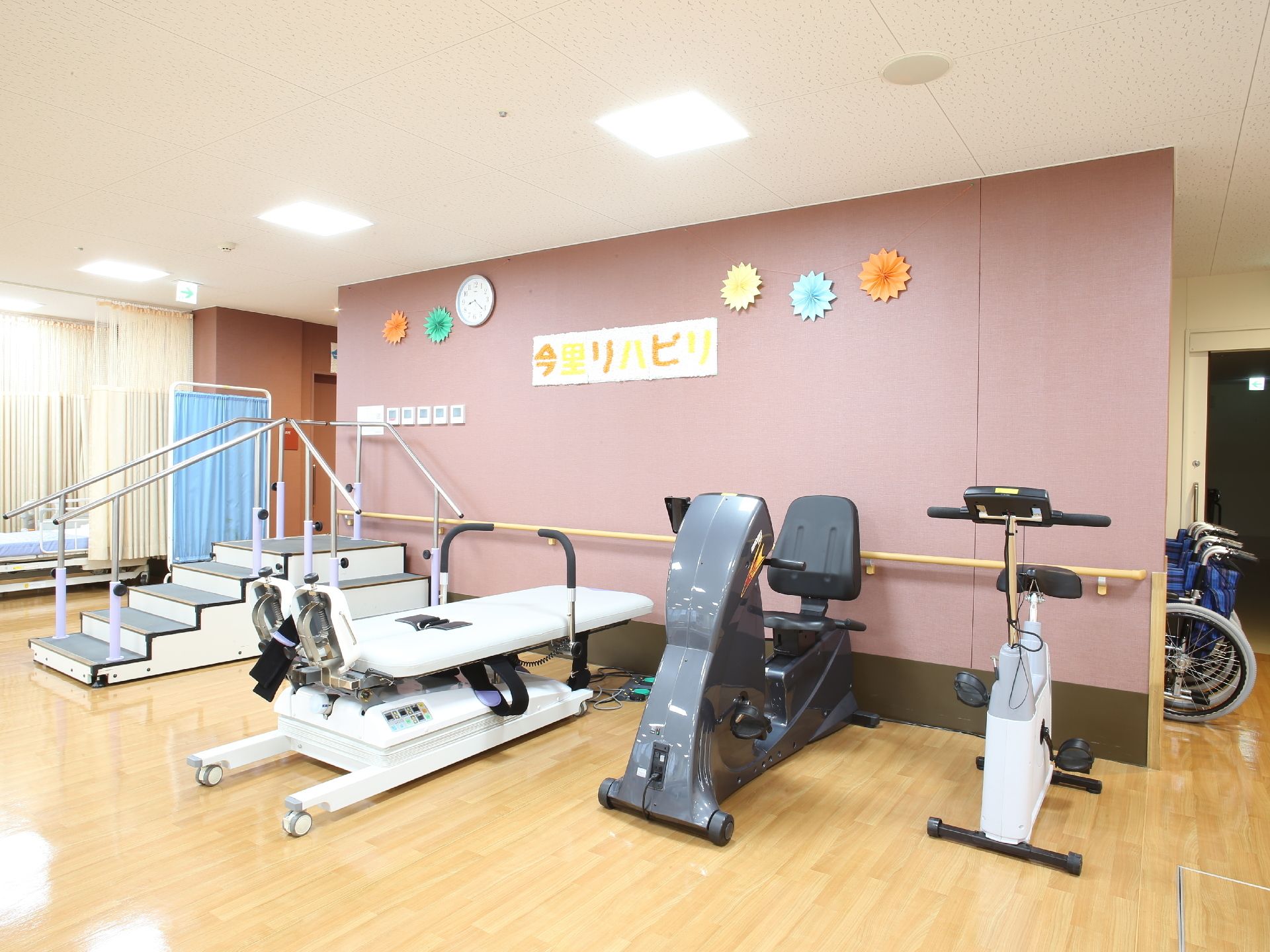 リハビリステーションに設置されているさまざまなリハビリ用の設備