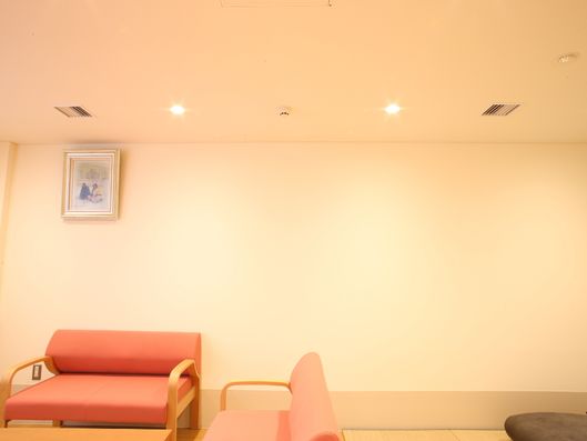 ダウンライトが照らす部屋