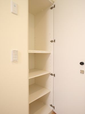 壁の収納スペース