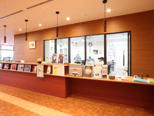 落ち着いた雰囲気の受付