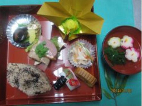 赤飯や吸い物がセットになった特別食