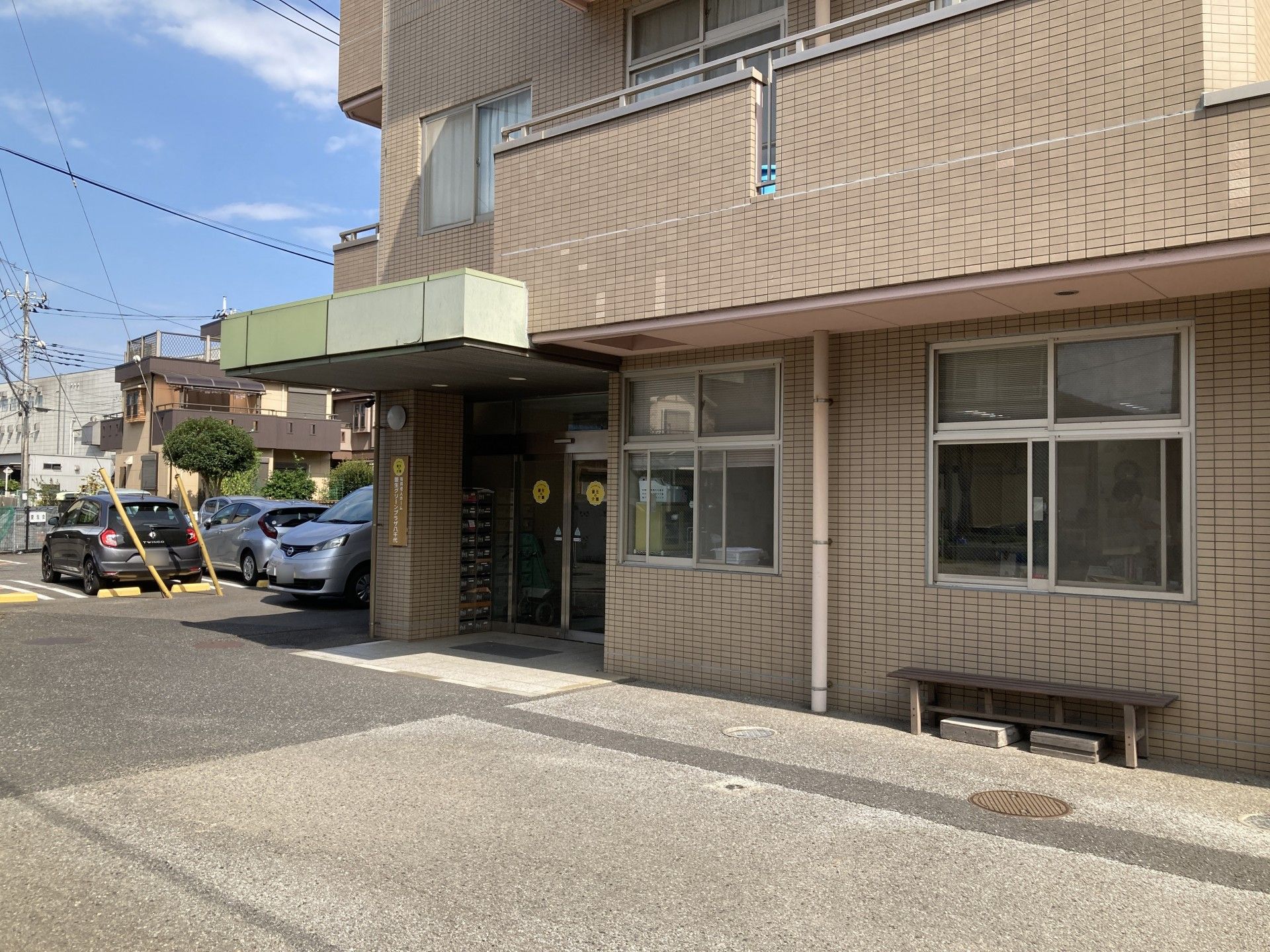 建物の正面玄関