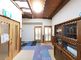 明るく広々とした廊下