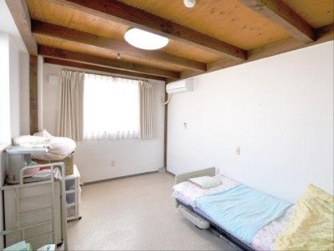 介護ベッドのある居室