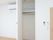 お部屋にはエアコンが設置されている。各部屋ごとにリモコンで自由に温度調節ができる。またクローゼットが備え付けてある。