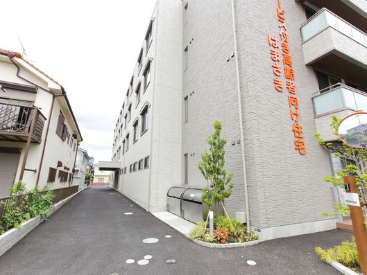 建物外観ドライブウェイ