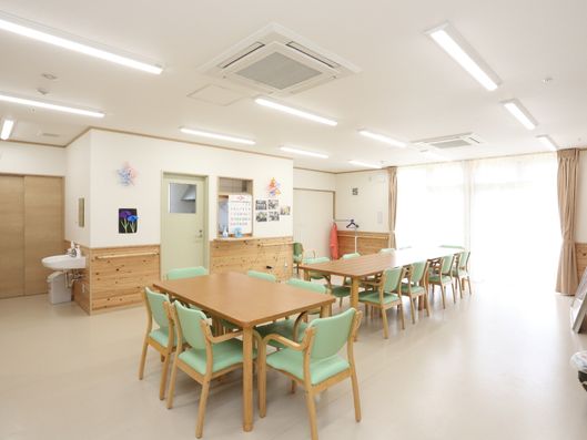 明るいリビングルーム