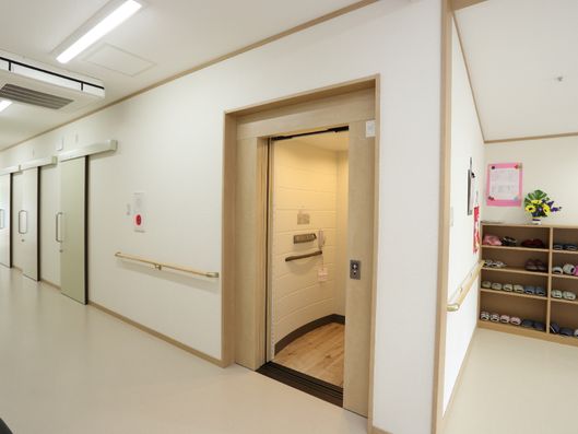 玄関近くにあるエレベーター