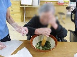 調理を楽しむ様子