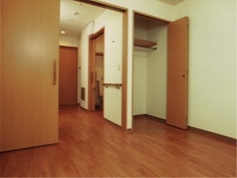 全面フローリングになっており、段差のないシンプルな居室