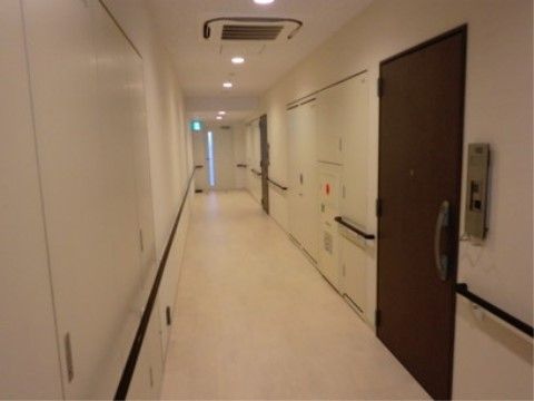 清潔感のある明るい廊下