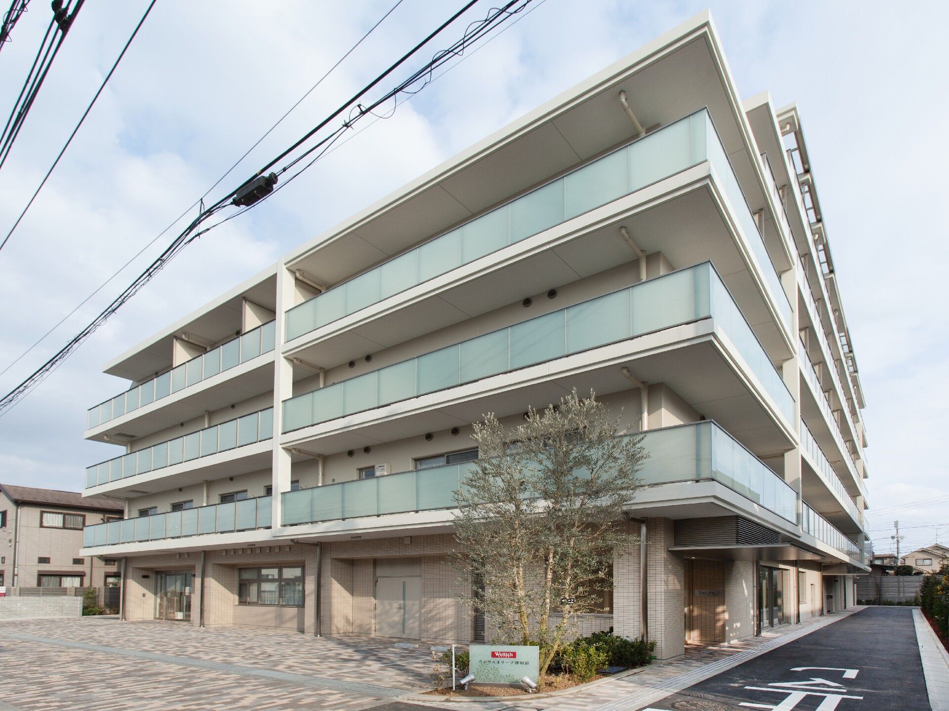 モダンな建物の居室