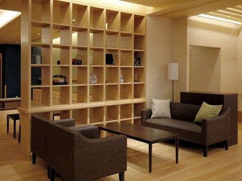「ウェルケアガーデン久が原」のエントランスホール。訪問者の方も自由に利用可能なエントランスホールになっている。