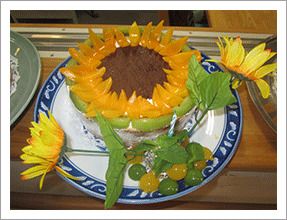ひまわりの花を模したケーキ