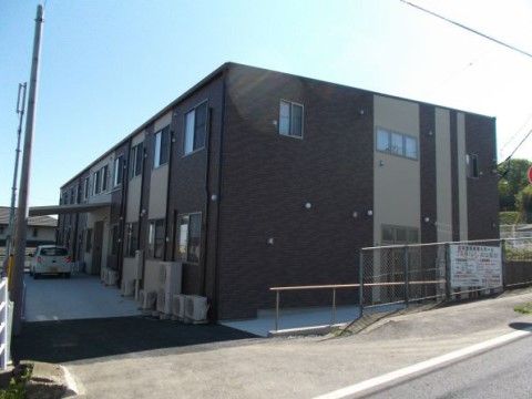 玄関のある介護施設の外観