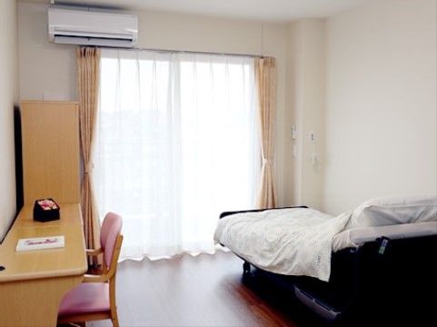 「未来倶楽部 宮前」の居室。エアコンを完備している。