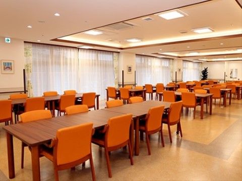 「未来倶楽部 宮前」の食堂兼機能訓練室。大勢で交流できる。