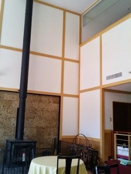 「住宅型有料老人ホームサンアンドムーン」の暖炉。冬場は寒くなるので、暖炉を設けて温まりながらお茶を飲む。