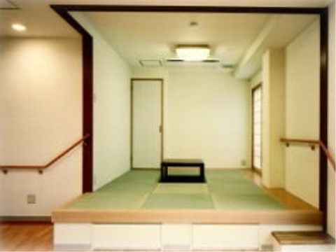 「グループホーム四季はる」の和室。親しみやすさを感じる、畳の和室は、入居者様同士の語らいの場や、お茶の間になっている。